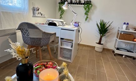Madiya Beauty : Manucure à La Farlède