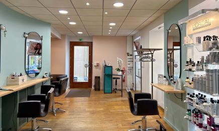 Le Petit Salon By Nelly : Coiffeur à Saint-Paul-en-Jarez