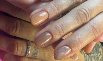 Des cils aux bouts des ongles  : Manucure à TOULOUGES