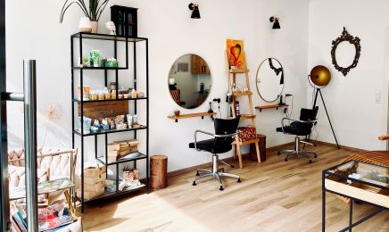 Seda Herz über Kopf Haarkunst: Friseur in Kornwestheim