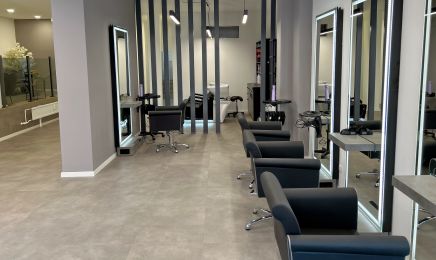 Hairlines: Friseur in KI