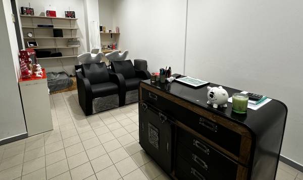 ADIVINANGE COIFFURE : Trets