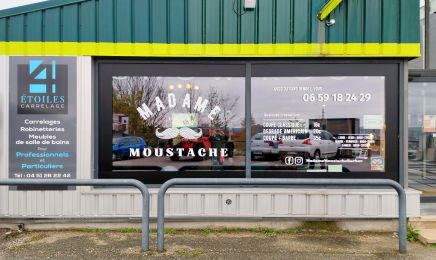 Madame Moustache  : Coiffeur à Saint-Ferréol-d'Auroure