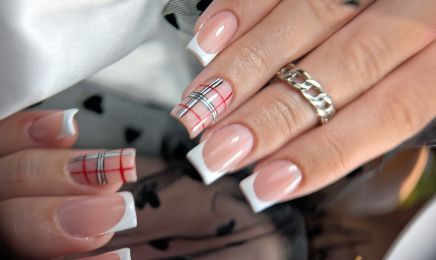 Nailya : Manucure à Brandérion