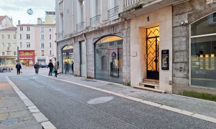 Institut Essentia chez L’appartement : Manucure à Grenoble