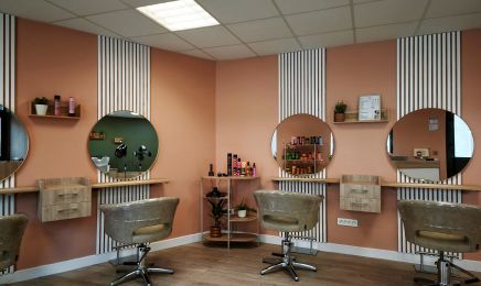  L'Apparté.Coiffure : Coiffeur à Thélus