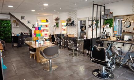 Mzelle Coiffure : Coiffeur à Maclas