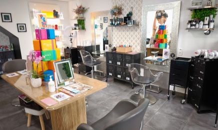 Mzelle Coiffure : Coiffeur à Maclas