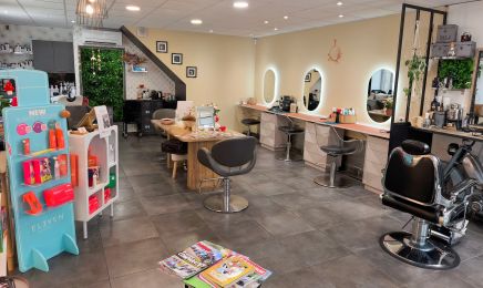Mzelle Coiffure : Coiffeur à Maclas
