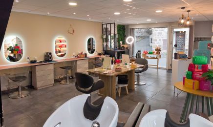 Mzelle Coiffure : Coiffeur à Maclas
