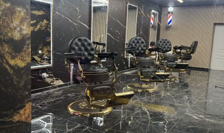 King and Queen International : Coiffeur à Rouillac