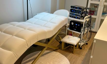 Finesse espace beauté  : Manucure à Pau