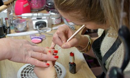 Lomety nails & co : Institut de beauté à Miramas