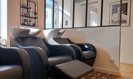 Face B : Coiffeur à Pont-Évêque