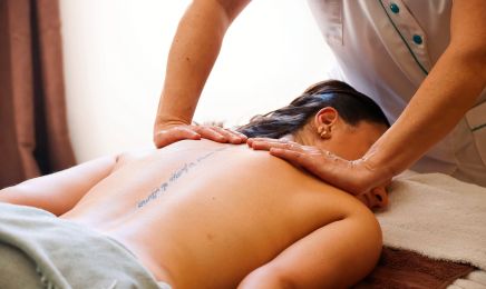Massage d’ici et d'ailleurs  : Institut de beauté à Espira-de-l'Agly