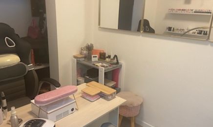 La beauté jusquau bout des doigts : Manucure à Naintré