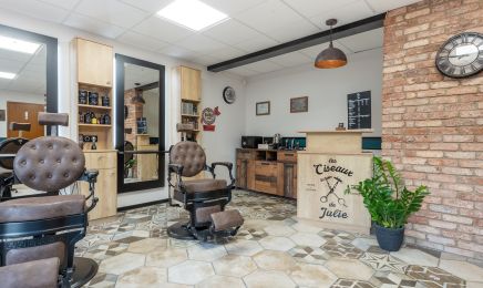 Les Ciseaux de Julie  : Coiffeur à Illtal