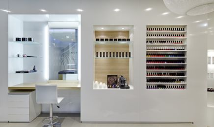 Neyes Brow & Lash Bar Kö Galerie: Kosmetikstudio in Düsseldorf