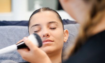 Lycée Professionnel Montbareil - Esthétique : Manucure à Guingamp