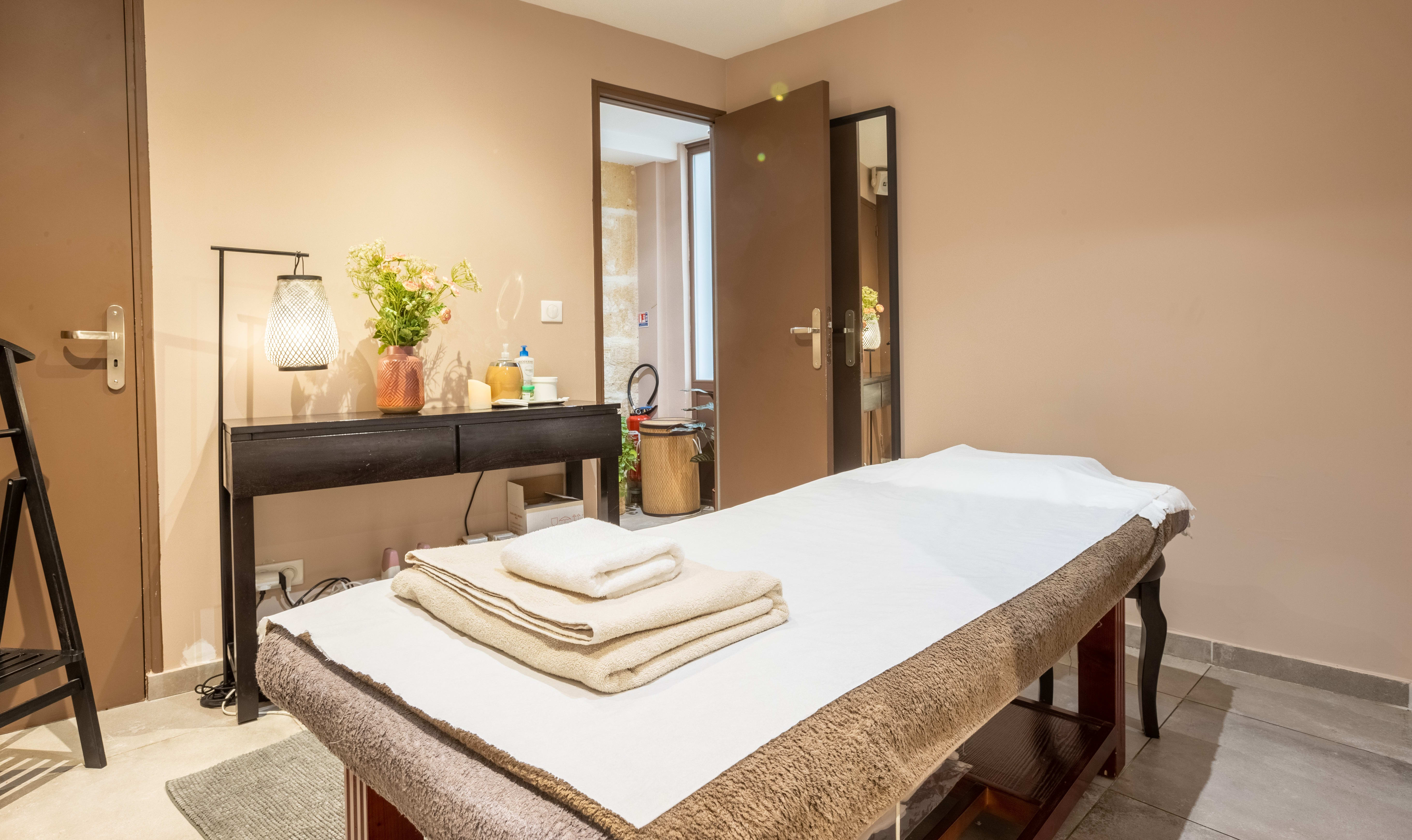 OLIYA - Salon de Massage - Massage Paris - OneBooking