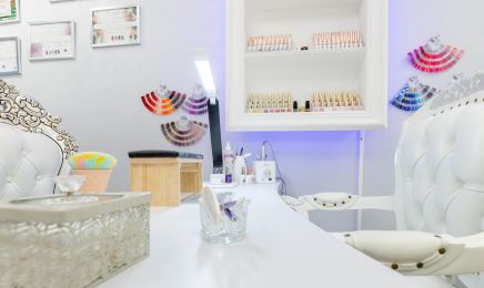 Lolita Beauty : Manucure à Bourgueil
