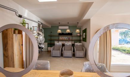 L'alchimie 2.0 / Immeuble le Caducée : Coiffeur à Zonza