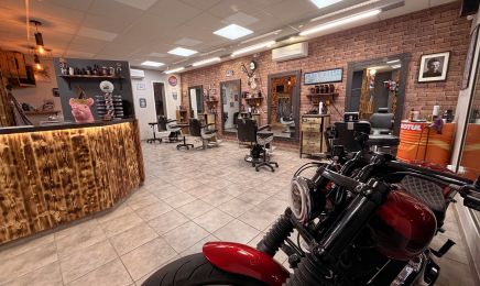 Cm Coiffure - Homme : Barbier à Combronde
