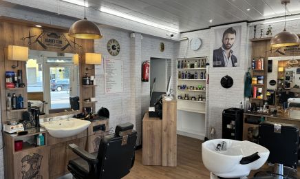 Adems Coiffeur: Kosmetikstudio in Wedel