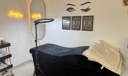 AYA NAILS : Institut de beauté à Saint-Doulchard