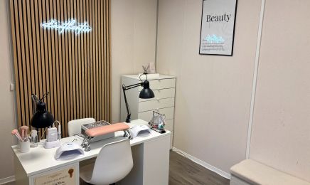 L'Authentic : Manucure à Chargé