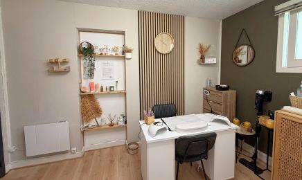 Esthetique Maeva Centre Médical du Perlic : Coiffeur à Lons