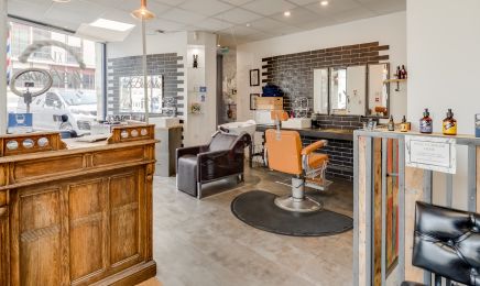 Le Barbier de Saint-tugal : Barbier à Laval
