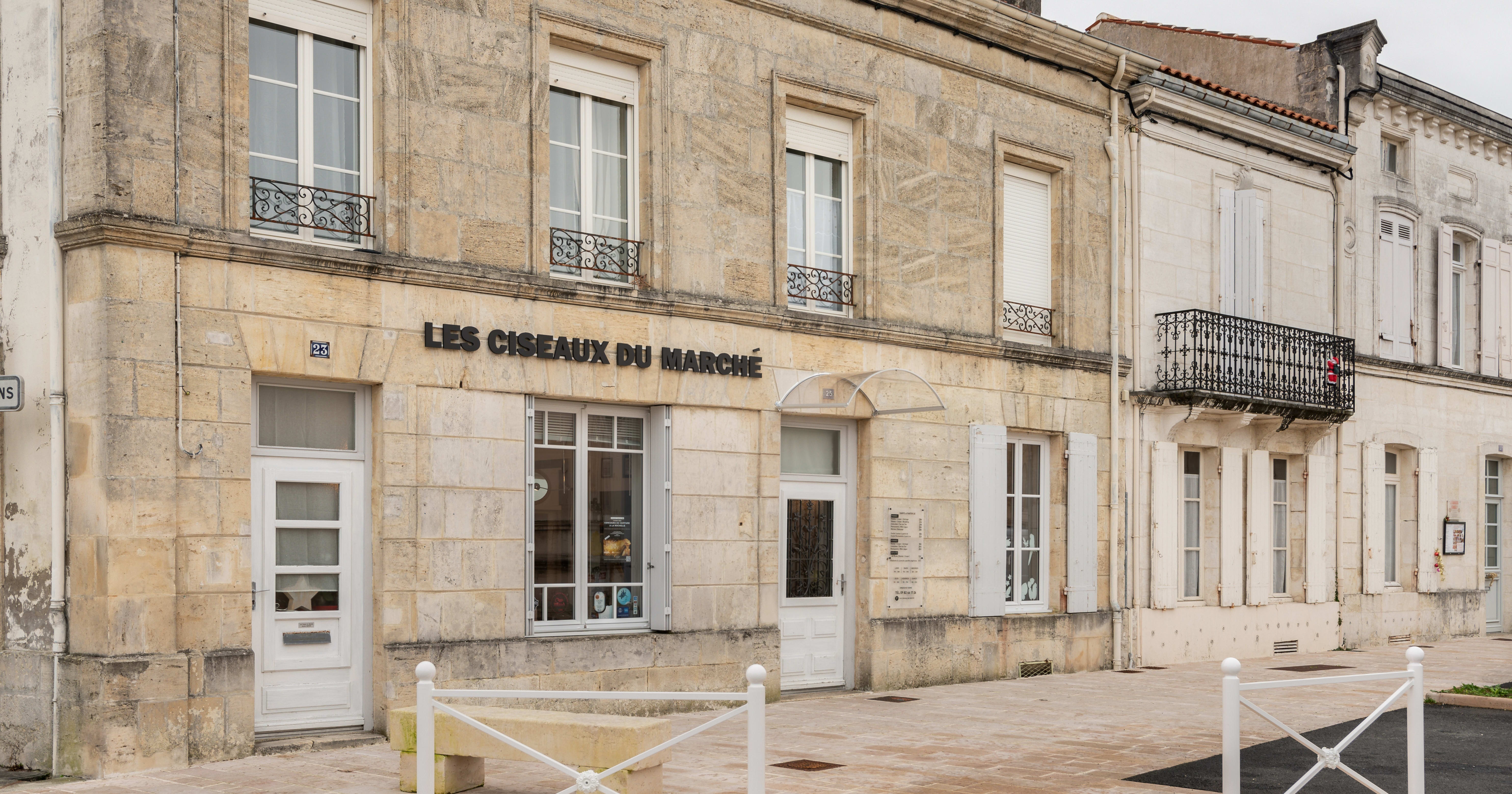Les Ciseaux Du Marché : coiffeur à Saint-Jean-d'Angély