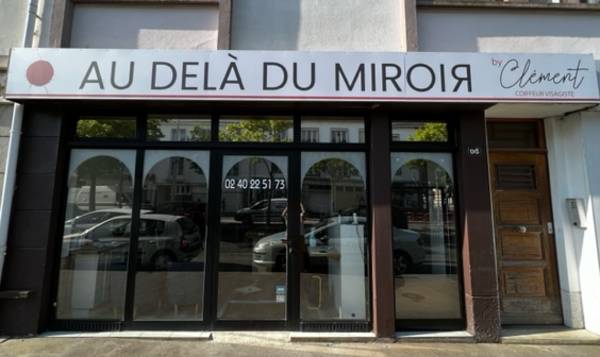 Au delà du Miroir by Clement