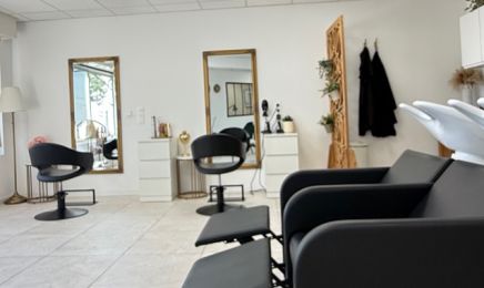 Francesca Salon Coiffure  : Institut de beauté à Istres