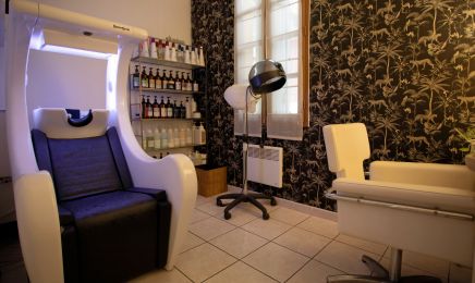 MANORA coiffeur & sensologue , maison de l’être  & du bien être Delphine Pallaro : Coiffeur à Agde
