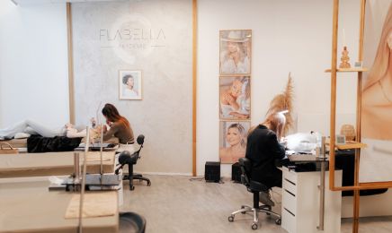 AQUARO - Die Wimpernprofis - Wimpernverlängerung: Nagelstudio in Düsseldorf