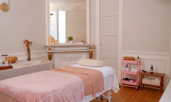 Facialiste - Drainage Renata França  Massage - Margaux Latimier 