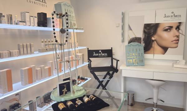 JEAN D'ARCEL Beauty Lounge Larissa Roller