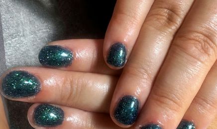 Des cils aux bouts des ongles  : Manucure à TOULOUGES