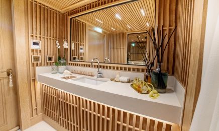 Spa AREV x Maison ST Parfum***** : Manucure à Saint-Tropez