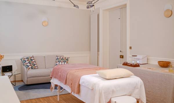 Facialiste - Drainage Renata França  Massage - Margaux Latimier 