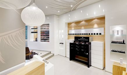 Neyes Brow & Lash Bar Kö Galerie: Kosmetikstudio in Düsseldorf