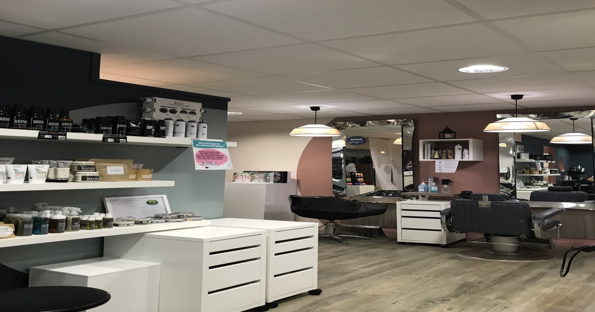 La Tête Ailleurs coiffeur à Le Bernard Planity