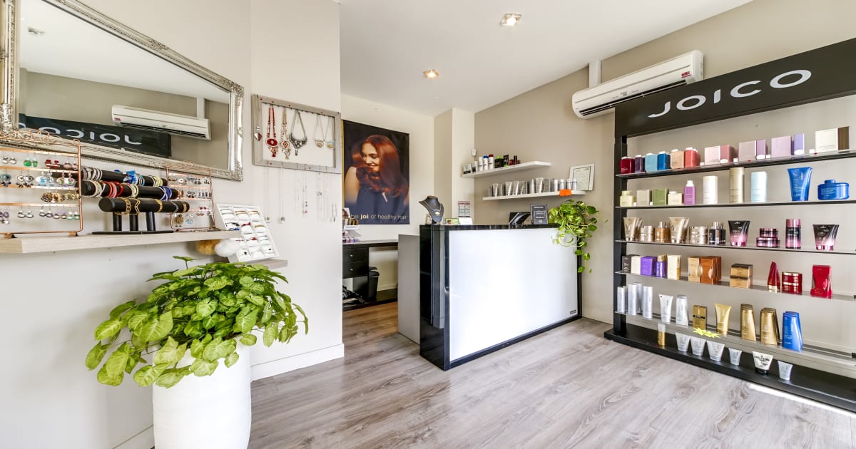 Le Salon De Coiffure Facon Juliette Coiffeur A Mios