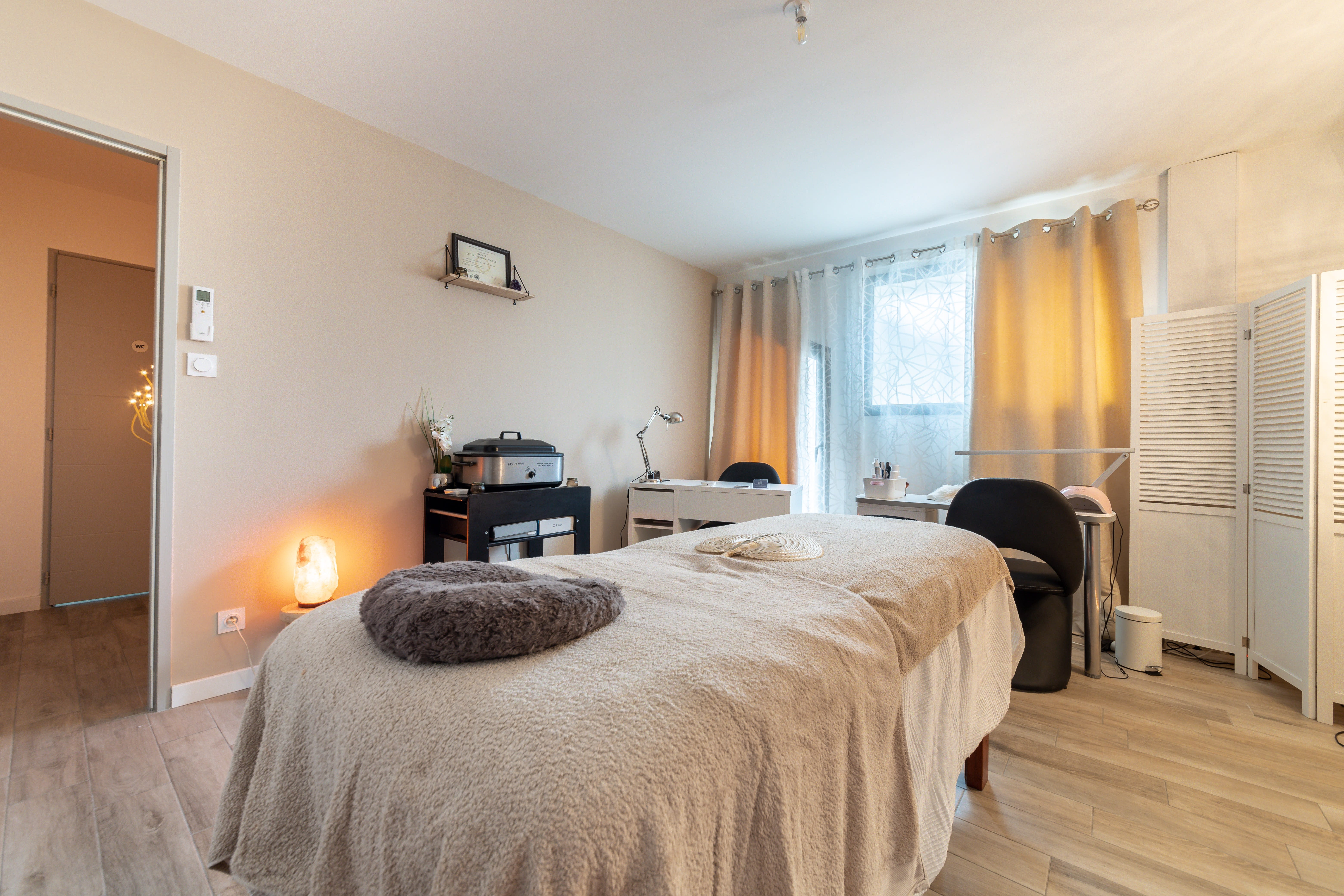 Cham’s Institut - Onglerie Nîmes - OneBooking