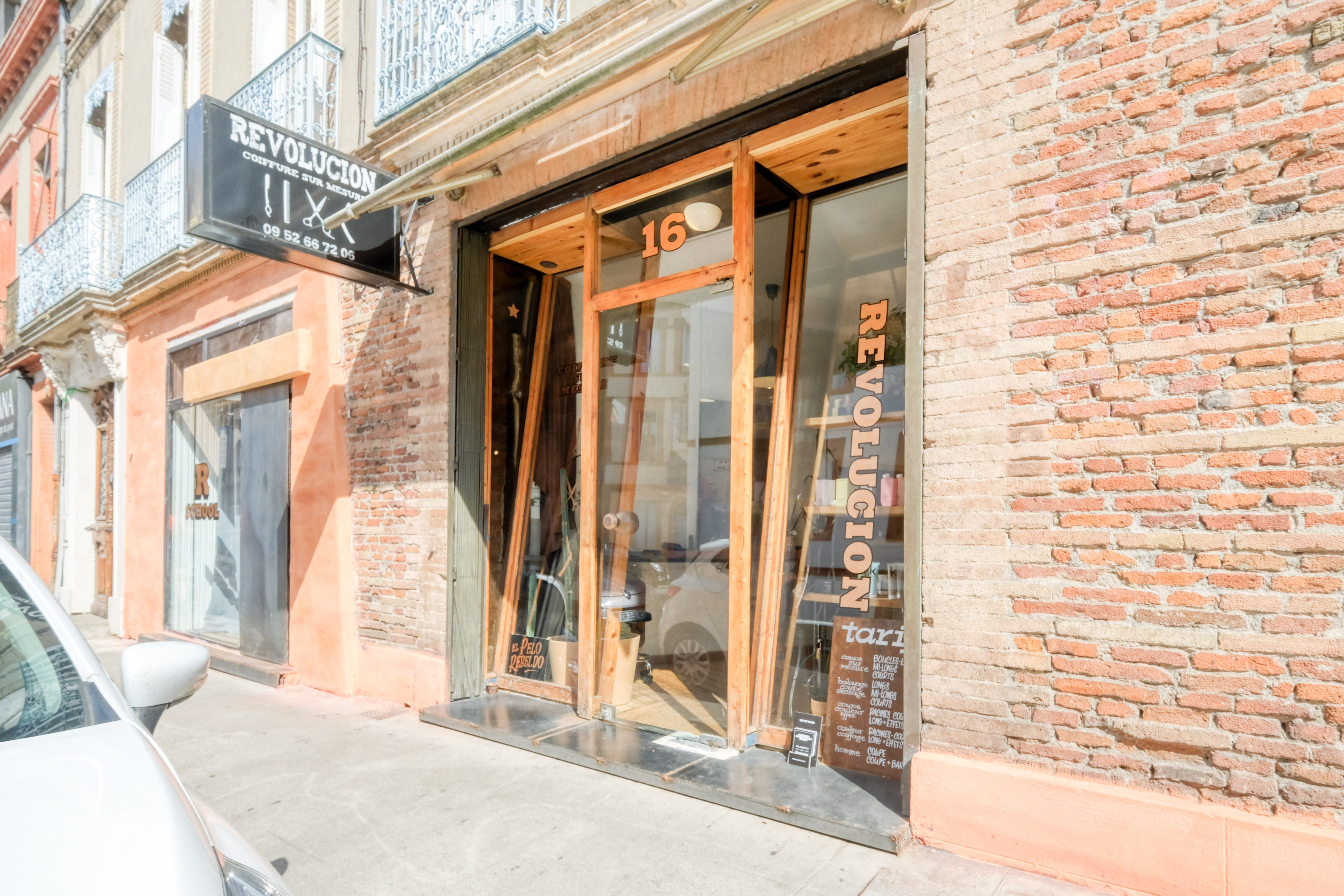 Revolucion - Coiffeur sur mesure - Coiffure Toulouse - Photo de couverture - OneBooking