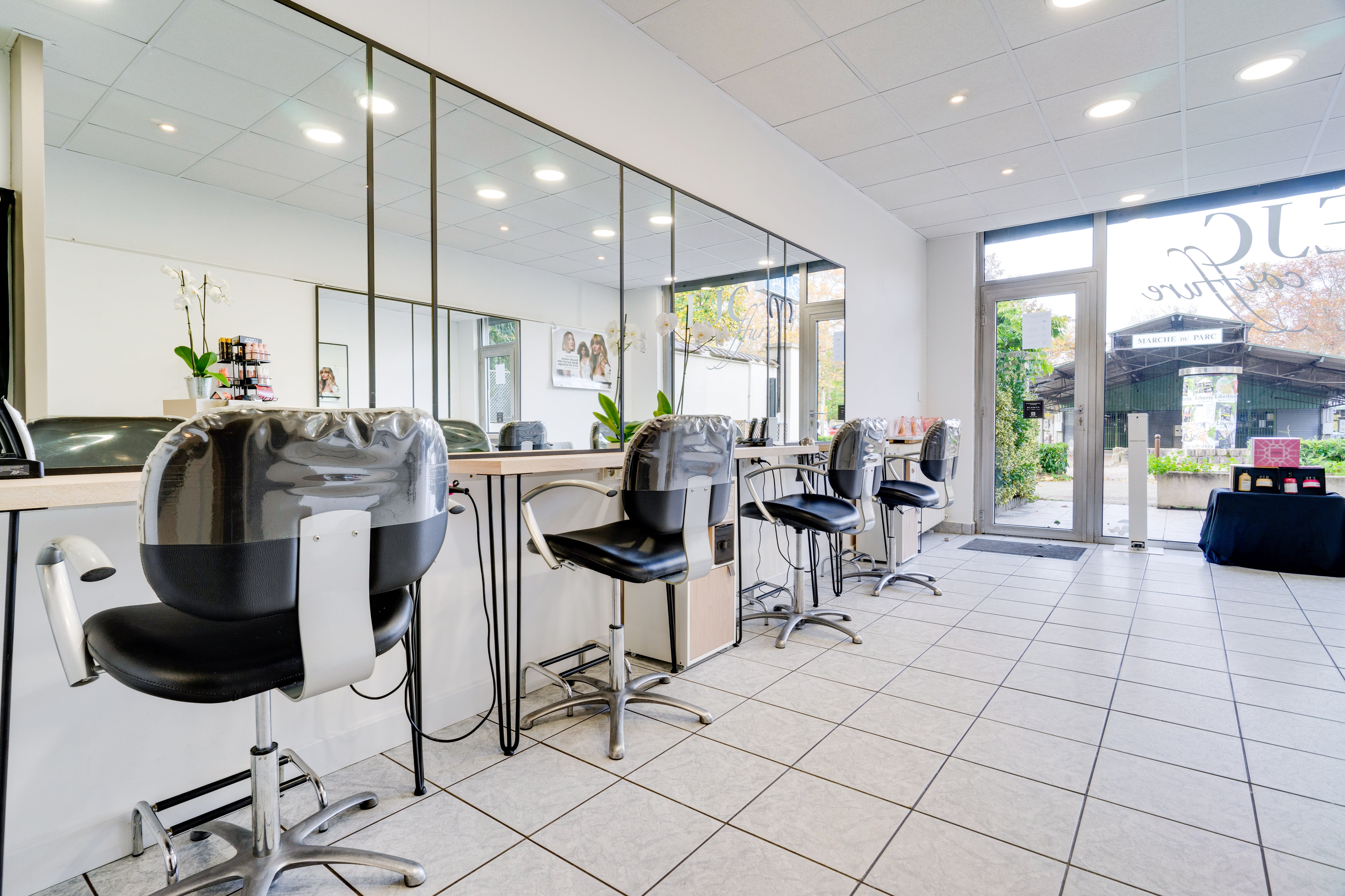 Salon De Coiffure Gif Sur Yvette