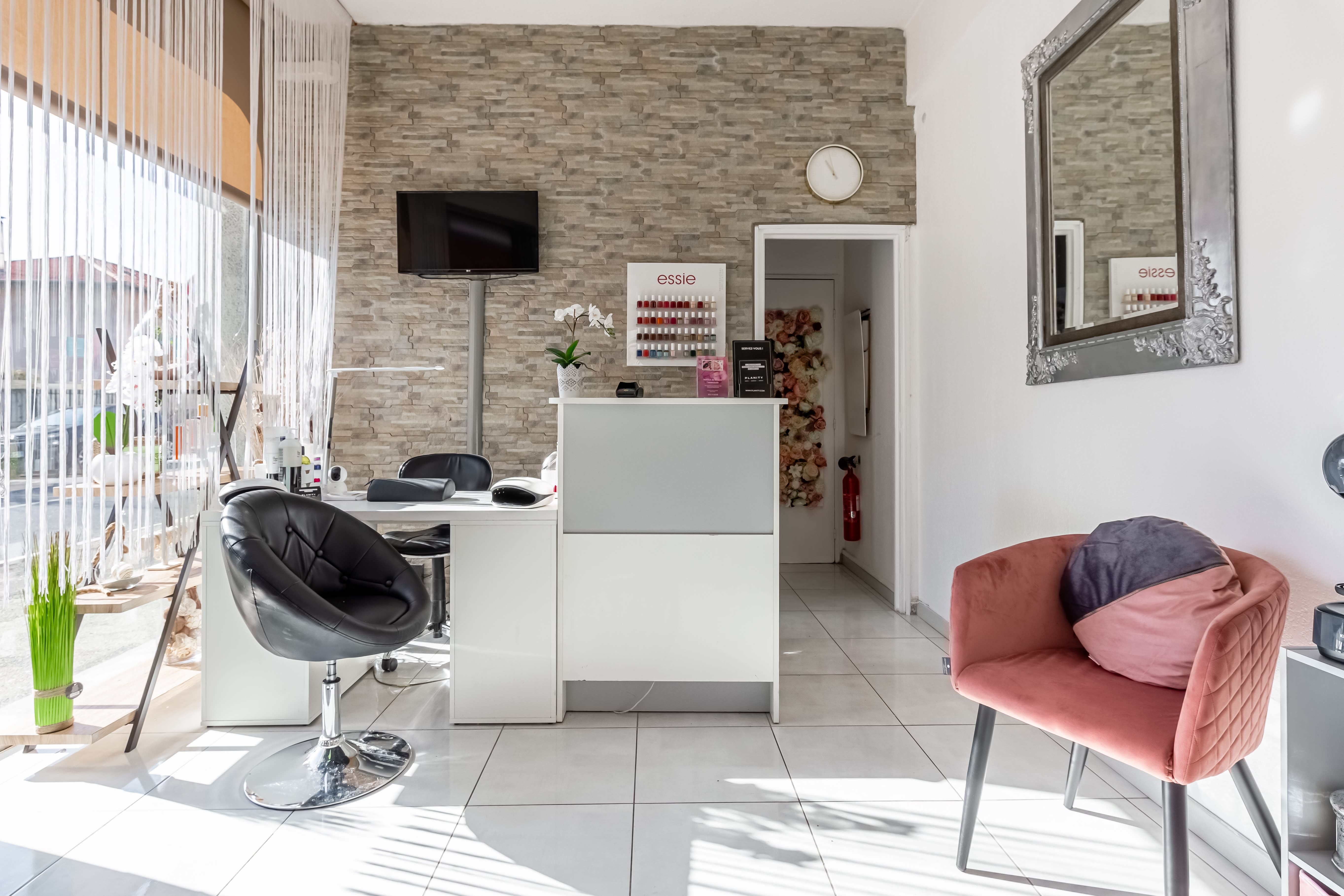 Institut De Beauté L’Emeraude - Sourcils & cils Nice - Photo de couverture - OneBooking