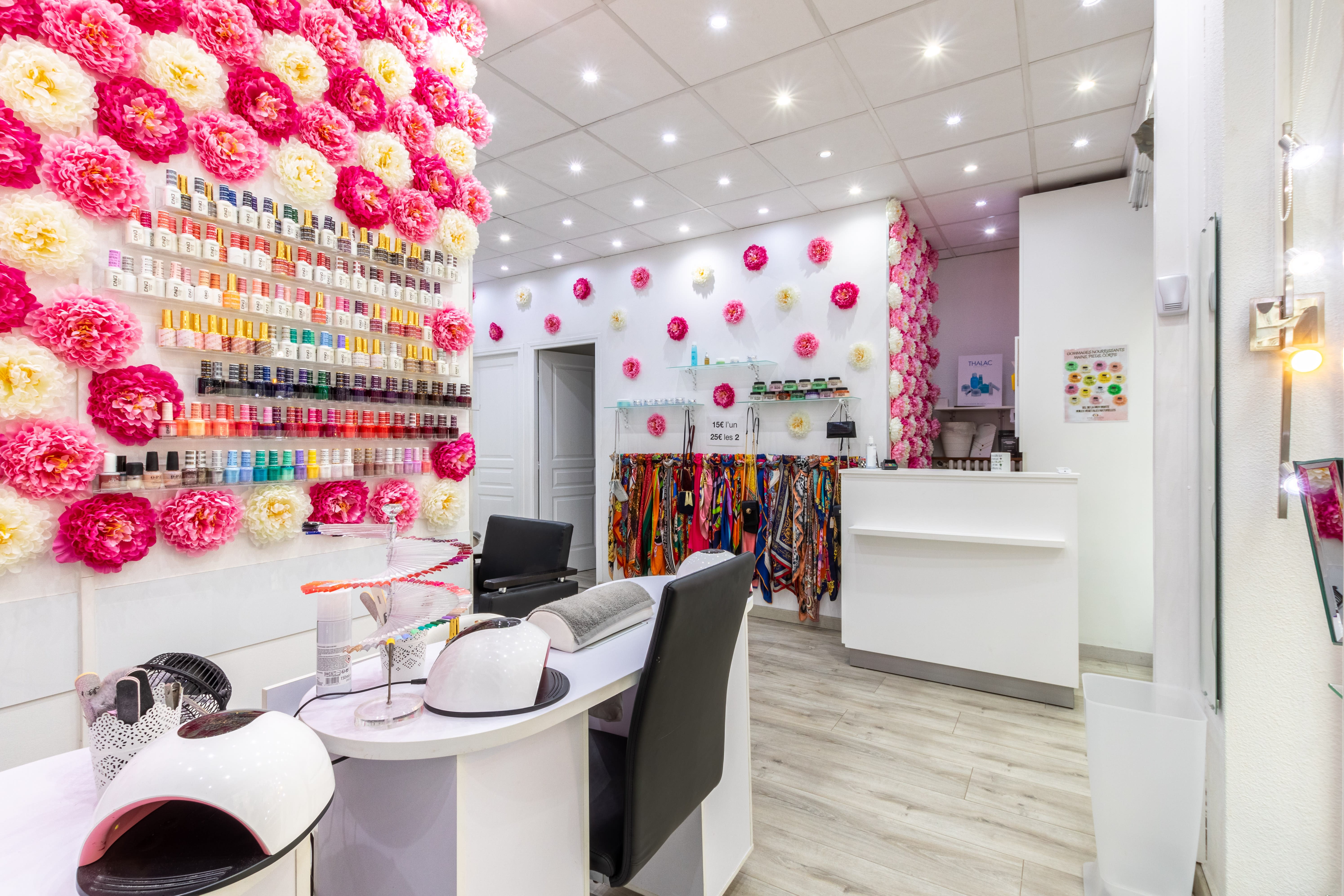 Julia Institut Esthéticienne - Onglerie Lyon - OneBooking